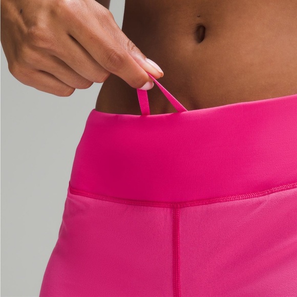 Lululemon Speed Up Low-Rise Lined Short 2.5" Sonic Pink - Picture 4 of 12
